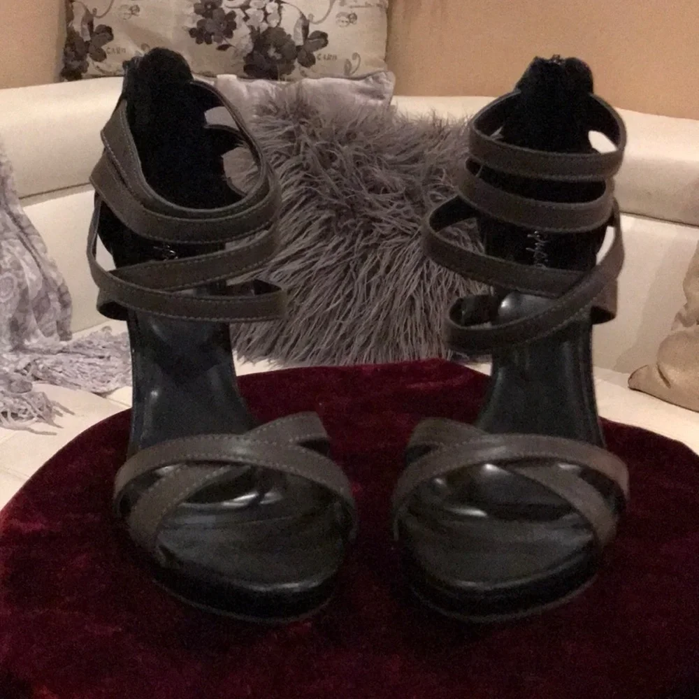 Qupid Black Strappy Heels Platform Sandals Ankle Strap Stiletto NWOT Size 8.5 - Picture 2 of 7